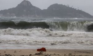 Marinha do Brasil alerta que uma frente fria poderá provocar ressaca na faixa litorânea dos estados de São Paulo e Rio de Janeiro