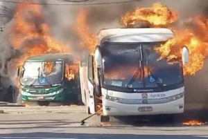 Cláudio Castro afirma que suspeitos foram presos por ações terroristas. Governador do Rio admite que polícia não conseguiu evitar incêndios