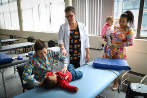 Porto Alegre: Saúde oferece osteopatia para crianças na Capital