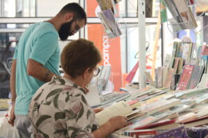Porto Alegre: Mais de 30 mil livros foram vendidos no primeiro fim de semana da Feira do Livro