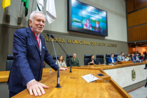 Câmara concede título de Cidadão de Porto Alegre a Alexandre Garcia