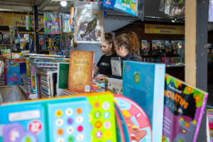 Canoas: Feira do Livro terá apresentação da Banda da Base Aérea e encontro com as escritoras Morgana Kretzmann e Natalia Borges Polesso nesta quinta