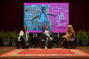 Feira do Livro de Canoas: Muitas histórias foram compartilhadas por Martha Medeiros e Leticia Wierzchowski, neste domingo