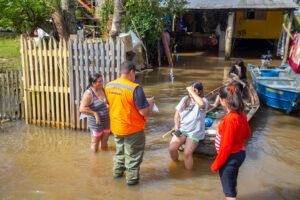 Canoas: Praia do Paquetá recebe ação da Defesa Civil