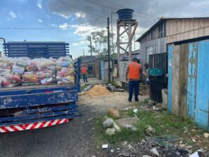 Defesa Civil de Canoas realiza entrega de cestas básicas no Mato Grande