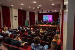 Encontro com Gilberto Schwartsmann e Gonzaga exalta a grandeza da Feira do Livro de Canoas