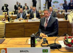 Em reunião de parlamentos na Índia, Lira reafirma posição do Congresso brasileiro na defesa do meio ambiente