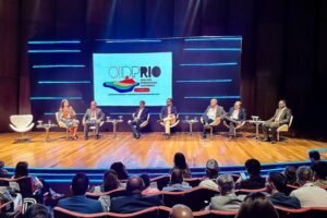 Melo debate práticas democráticas nas cidades em evento no Rio de Janeiro