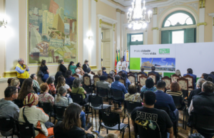 Porto Alegre: Prefeitura entrega títulos de propriedade para famílias do Sarandi