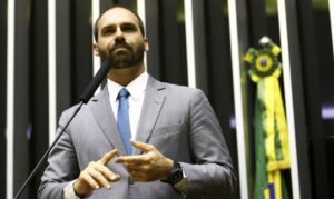 STF notifica deputado Eduardo Bolsonaro em queixa-crime por ter comparado professor a traficante