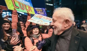 Lula chega a Berlim, onde reforça acordos em diversos setores