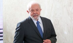 Lula: com novo presidente do BC, governo construirá nova filosofia. Para ele, atual presidente da instituição não faz o que deveria