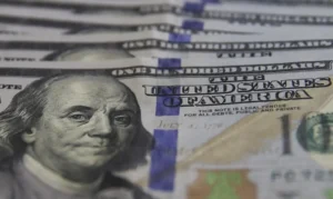 Dólar atinge R$ 5,09 após dados de inflação nos EUA. Bolsa tem segunda queda consecutiva e cai 0,51%