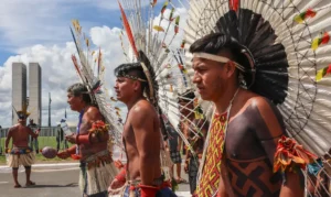 Indígenas criticam suspensão de ações contra o Marco Temporal. Medida foi determinada pelo ministro do STF Gilmar Mendes