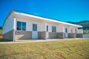 RS: Governo do Estado entrega 28 casas temporárias em Arroio do Meio, no Vale do Taquari
