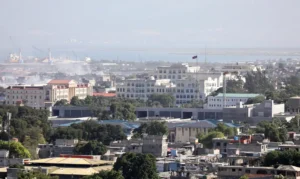 Cidade sitiada: brasileiro e haitiano contam rotina em Porto Príncipe