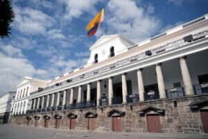 Oposição no Equador vê derrota de presidente Noboa em referendo. Posição contrasta com a do governo, que tem defendido a vitória