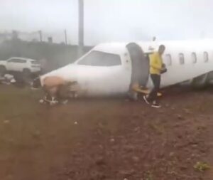 RS: Avião da CIMED sai da pista ao pousar no aeroporto de Erechim