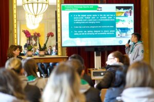 Missão Suíça: Alunos embaixadores apresentam projetos de Passo Fundo na Prefeitura de Genebra