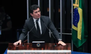 Desembargador vota pela cassação de Moro em 4ª sessão de julgamento. Placar no TRE está em 3 a 2 a favor do senador