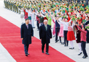 Xi Jinping e Lula trocam mensagens de congratulação pelo 50º aniversário do estabelecimento de relações diplomáticas China-Brasil