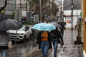 Eclima alerta para risco de chuva forte e temporal na madrugada desta sexta-feira (20) em Canoas