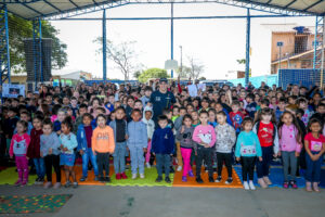 RS: Felipe Massa conhece escola recuperada por meio de iniciativa do Instituto Cultural Floresta