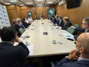 RS: Governo debate estradas, ferrovias, gasoduto e investimentos no agro com estrangeiros