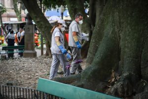 Porto Alegre: Vigilância aplica raticida na Praça da Alfândega e ruas próximas