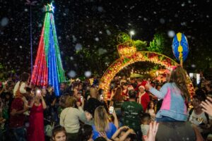 RS: Abertura do Magia do Natal de Nova Petrópolis terá chegada do Papai Noel e show de Claus e Vanessa