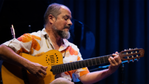 Porto Alegre: James Liberato celebra 40 anos de carreira revisitando composições em show no Teatro Olga Reverbel