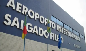 Após enchentes, Aeroporto Salgado Filho reabre nesta segunda no RS. Aeroporto ficou fechado por quase seis meses