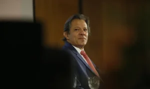 Brasil pode obter grau de investimento até 2026, diz Haddad. Ministro comentou elevação de nota do país pela Moody’s