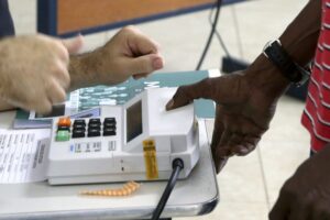 Ás vésperas da eleição, especialistas comentam o perfil do eleitorado e relembram regras para o eleitor.  Quase 156 milhões de eleitores estão aptos a votar neste domingo, 6 de outubro