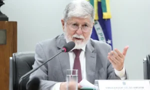 Celso Amorim defende que Brasil deve insistir em diálogo com Venezuela