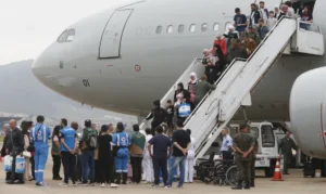 Sexto voo de repatriação do Líbano chega com 212 passageiros