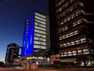 Porto Alegre: Prédio do TJRS está iluminado em apoio à campanha Novembro Azul