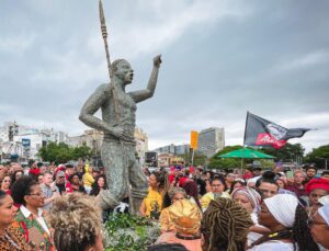 Porto Alegre: Entrega da Estátua de Zumbi e exposição no Paço Municipal celebram Dia da Consciência Negra