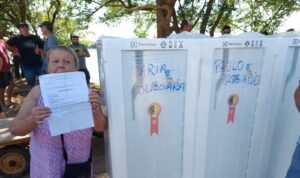 Porto Alegre: Moradores da Ilha da Pintada são beneficiados com geladeiras doadas pela CEE Equatorial