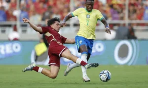 Eliminatórias: Brasil joga mal e não passa de empate com a Venezuela . Vinicius Júnior desperdiçou cobrança de pênalti no segundo tempo