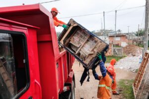 Porto Alegre: Projeto Bota-fora atende 15 comunidades nesta semana