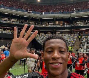 Flamengo vence Atlético-MG e fica com título da Copa do Brasil. Equatoriano Plata marca golaço para garantir triunfo do Rubro-Negro