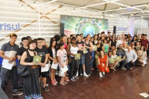 Porto Alegre: Alunos de escolas municipais atingidas pela enchente participam da Feira do Livro