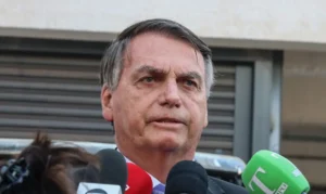 Indiciado, Bolsonaro diz que Moraes 'faz tudo o que não diz a lei'. PF indiciou 37 pessoas por tentativa de golpe de estado