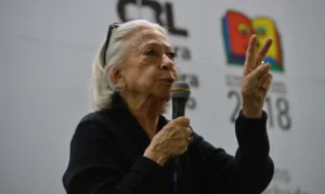 Guinness premia Fernanda Montenegro por recorde de público em leitura. Atriz reuniu público recorde mundial em evento de leitura