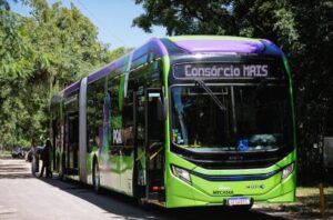 Porto Alegre: Ônibus elétrico articulado inicia período de testes na Capital