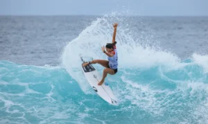 Surfe: Brasil emplaca Tati Weston-Webb e Luana Silva nas oitavas de Pipeline