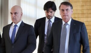 Moraes libera para julgamento denúncia contra Bolsonaro e outros sete. Caberá ao ministro Cristiano Zanin marcar a data do julgamento no STF