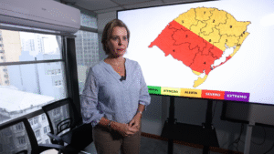 RS: Defesa Civil alerta para possibilidade de temporais no RS Condição é de alerta Vermelho nas áreas mais a Oeste e do Centro até o Sudeste do Estado