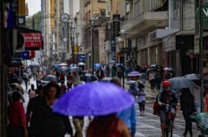 Defesa Civil emite alerta para risco de tempestade em Porto Alegre na sexta-feira